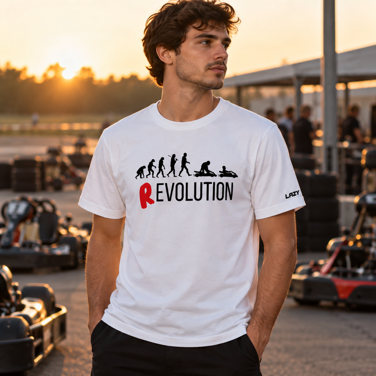 Camiseta Lazy Kart Premium 100% Algodão - R'evolution em uso no kart (lote v2 2026-09-23)